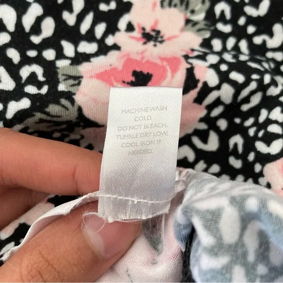 Marilyn Monroe Black & Pink Floral Cami and Short Pajama Set - Picture 10 of 14